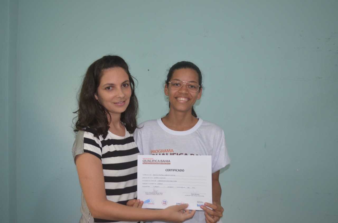 Prefeitura de Camacã entrega Certificado a Concluintes do Curso de Corte de Costura